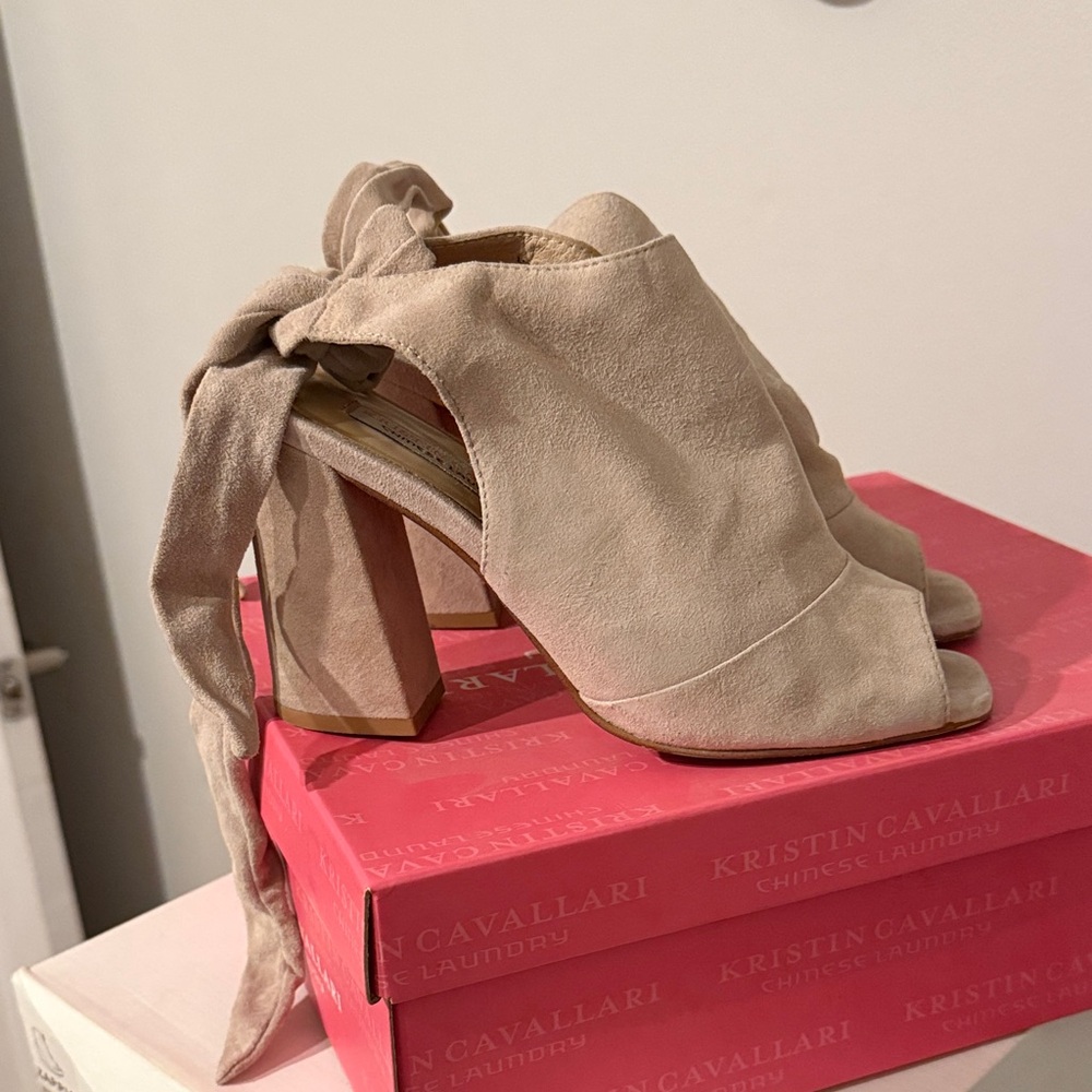 Kristin Cavallari Women's Cream Heeled Sandals